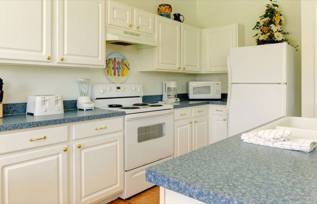 Southampton Vacation Home with Pool - Photo 11