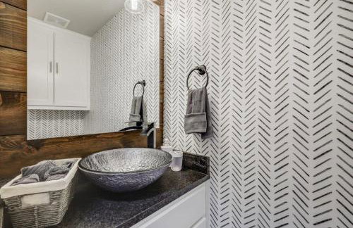 Stylish Spacious Convenient - 6-BD 2 5-BA + Pool - Foto 39