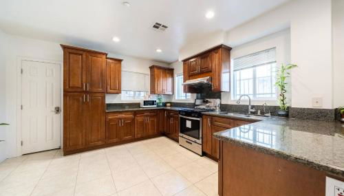 40 ppl 2 houses 13 Bedrooms btw Disney Hollywd - Foto 3