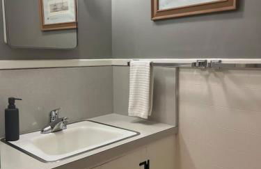 Vaux Hall Manor - 5BR Historic Farmhouse on Bay - Foto 47