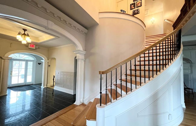 Mansion w 10 Bedrooms Pool and Theater - Foto 6