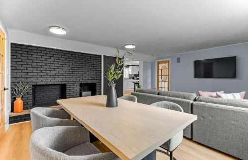 Walk to the Beach - Modern Home with FirePit and Bikes - Foto 43