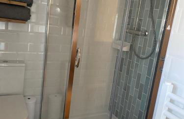 Delightful 3 Bedroomed Cottage in Llandudno - Photo 32