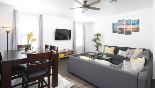 3 Bedroom 2 Bath House with Parking - 10 Guests - Foto 3