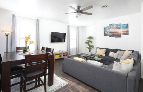 3 Bedroom 2 Bath House with Parking - 10 Guests - Foto 3