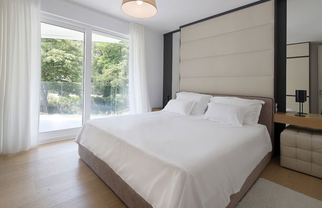 New Apartments with Pool near Beach - Photo 4