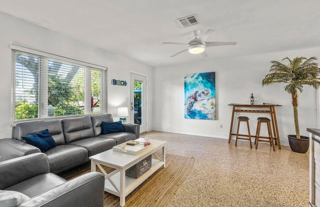 Home with Pool & Hot Tub Close to Beach - Foto 4