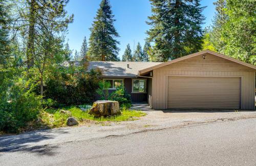 Furnished Deck and Fire Pit Sherwood Forest Cabin - Foto 4