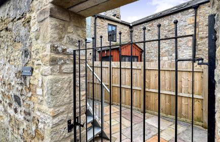 The Oak Apartment - Photo 21