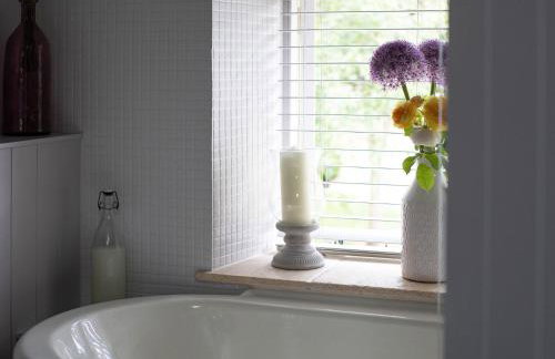 Climbing Rose Cottage - Dog Friendly - Peaceful Cotswold Cottage - Photo 35