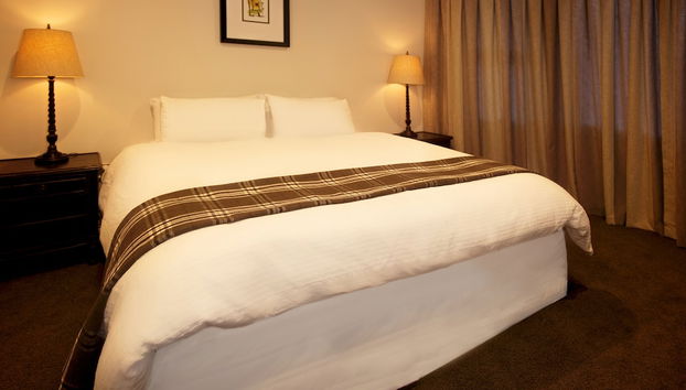 Pembroke Lodge - Photo 4, Room