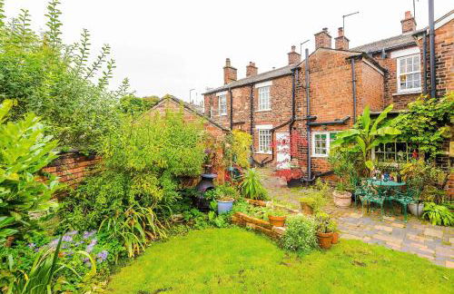 Beautiful Cozy Cottage in Sandbach by 53 Degrees Property, Sleeps 4 with FREE Parking - Photo 30