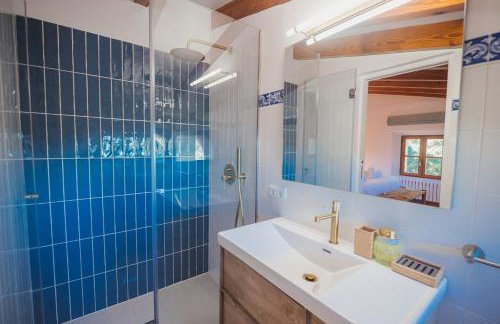 Villa renovada vista al mar y piscina climatizada - Foto 62