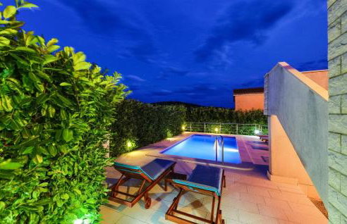 Relaxing Holiday Home With Pool, Fitness Area, and Entertainment Facilities - Photo 35