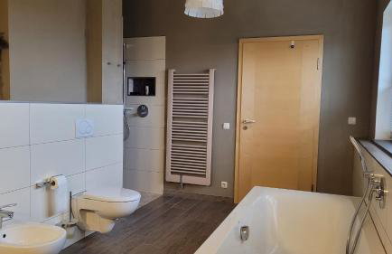 Super Ferienwohnung mit zwei Schlafzimmern und Fitnessraum süd-östlich von München - Foto 10