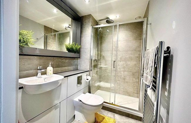 Captivating 2-bed Skyview Apartment in Leeds - Foto 13