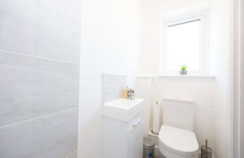 Contemporary 3 Bedroom Home with Garden & Parking - Foto 36