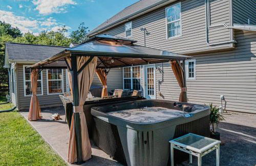 Gorgeous Cozy 5 Bedroom House with Hottub,Lake,Pool - Foto 10