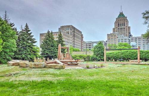 Urban Escape with Patio - 2 Mi to Downtown Detroit! - Foto 3