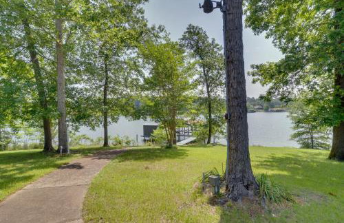 Beautiful Toledo Bend Retreat with Private Dock - Foto 28