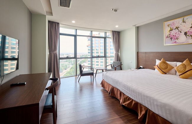 Netland Westlake Legacy Suites - Photo 6