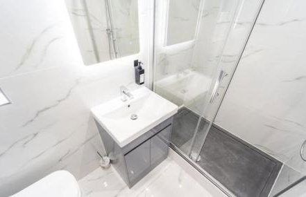 New Modern Stylish Villa Near City Centre Birmingham, with outdoor Hot Tub - Foto 27