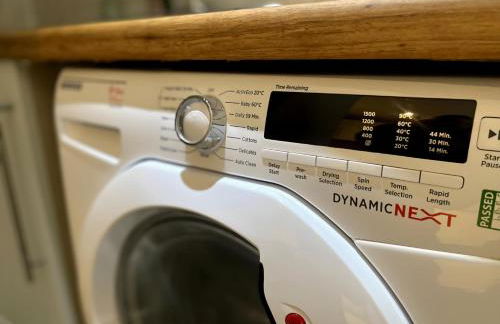 City Centre 2BR Apartment, Free Parking! - Foto 18