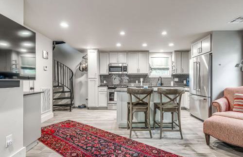 Cozy 1-Bedroom Retreat in Tulsa - Photo 1