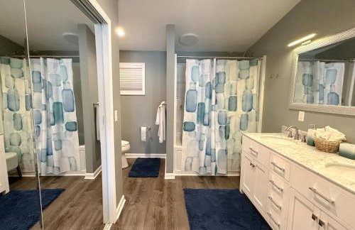 Lakefront 5 Bedroom Vacation Home - Sleeps 12! - Foto 15