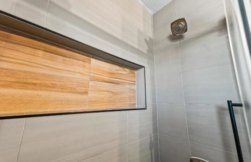 Stylish & Comfy Downtown Gem Irving Parking - Foto 15