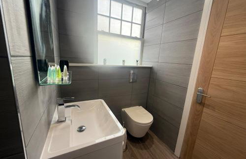 Stylish 3 bed spacious flat - Foto 4