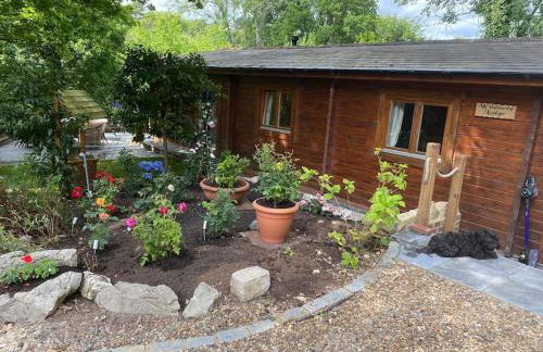 3 Bedroom Lodge Hotub pool in Horsley Surrey UK - Photo 34