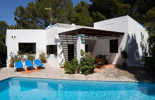 Villa en Cala Morell con piscina privada en el bosque - Foto 34