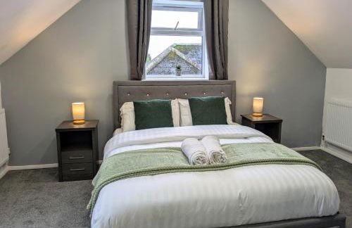 Tempting Telford 4 bed house - Photo 1