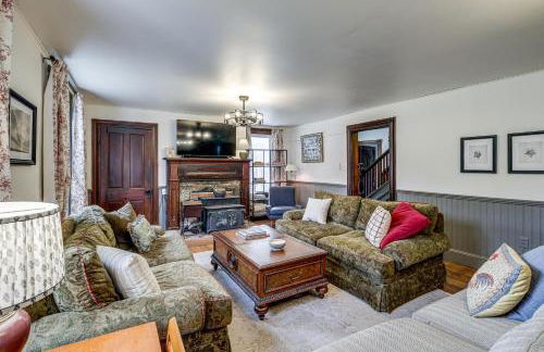 3 and Picturesque Acres! Historic Lexington Farmhouse - Foto 3