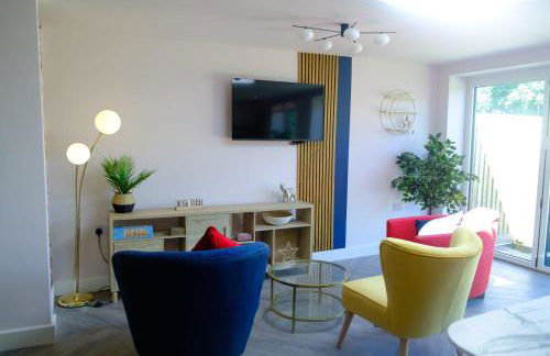 The Wave Cottage - 3 Bedroom with off road Parking for 3 Cars or Vans & EV point - Photo 29