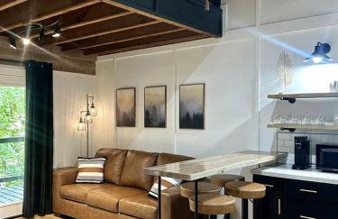 Tranquil Wooded Cabin Retreat with Private Hot Tub & Fire Pit Near Gentry, Arkansas - Foto 12