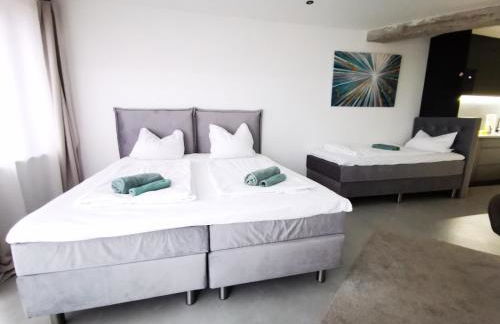 HH 06 by ROCKCHAIR - SUPERHOST Status - Modernes Apartment mit sonnigem Balkon & premium Boxspringbetten in Winterhude - Hamburg Top Geheimtipp - Foto 2