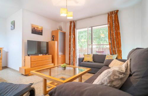 Amplio piso con 4 habitaciones para disfrutar de Málaga con parking gratuito - Photo 1