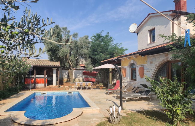 Holiday Home Sisan Near Beach & Pool - Foto 1