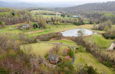 Family and Pet Friendly Retreat with Sauna, Firepit, Pond Views Near Route 151 Wineries - Foto 35