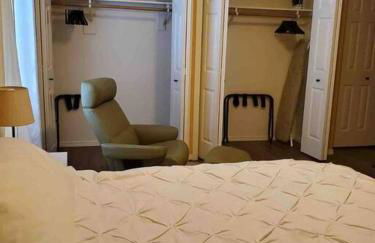 Solar Half-Plex with Chic Style in Country Glen - Foto 32