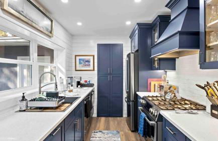 The Surf House: Stylish 2BR Haven - Foto 13