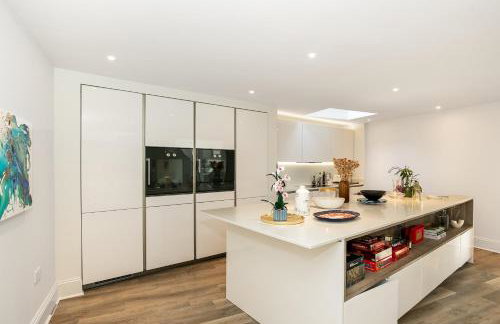 Field House - Stunning 3 Bedroom Home in Kingham! - Photo 3