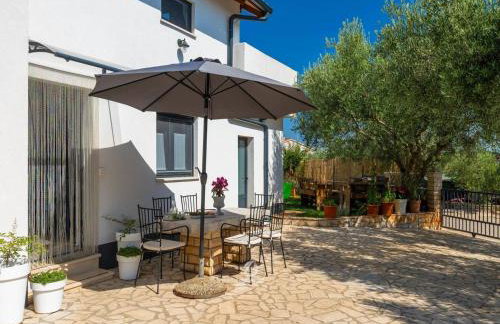 Adorable Home With Private Garden and Bubble Bath - Foto 10