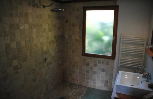Insolite Bois Cailloux avec Spa - Foto 26