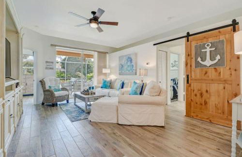 Sunshine days Stunning pool home. Gated community - Photo 6