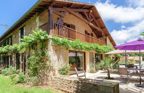 Spacious Farmhouse With Private Heated Pool in a Rustic Garden - Foto 24