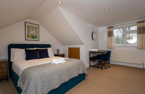 Modern Detached 4-Bedroom 2-Bath Home, Guildford - Photo 23