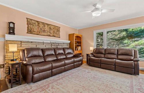 Serenity Views Retreat - Close to City and Parkway! - Foto 46